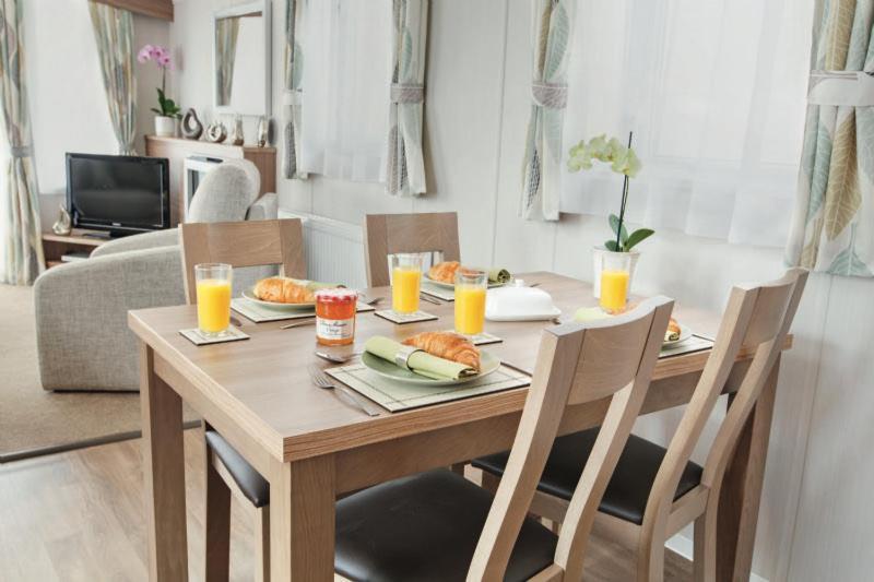 Heavenly Haven Hotel Lymington Ngoại thất bức ảnh