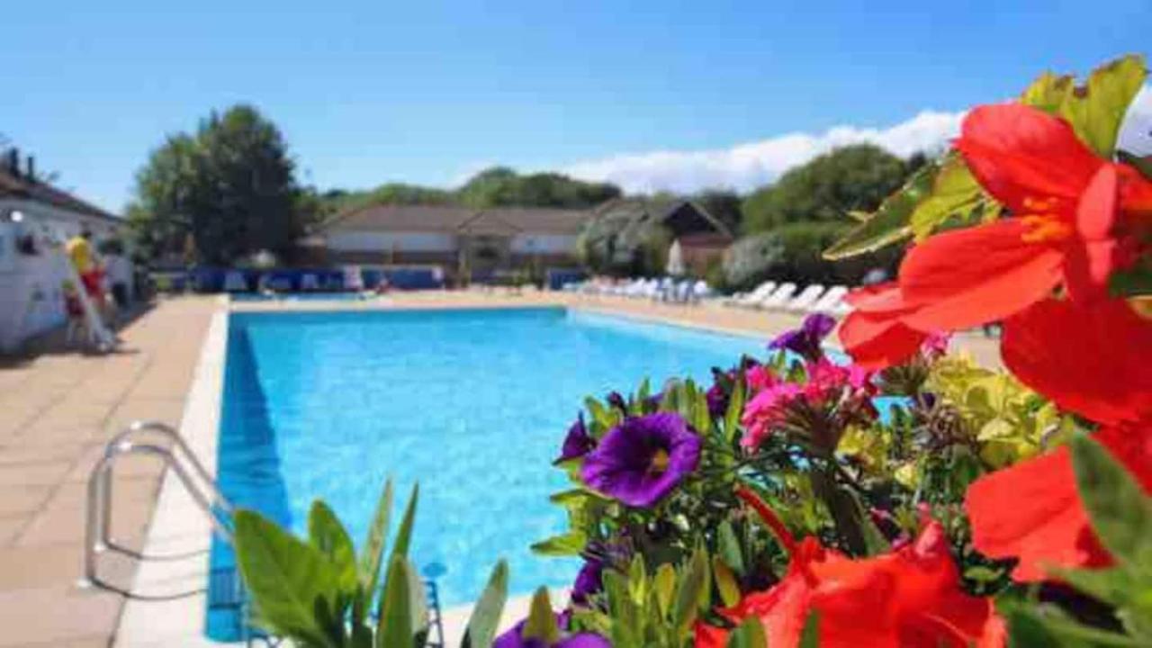 Heavenly Haven Hotel Lymington Ngoại thất bức ảnh