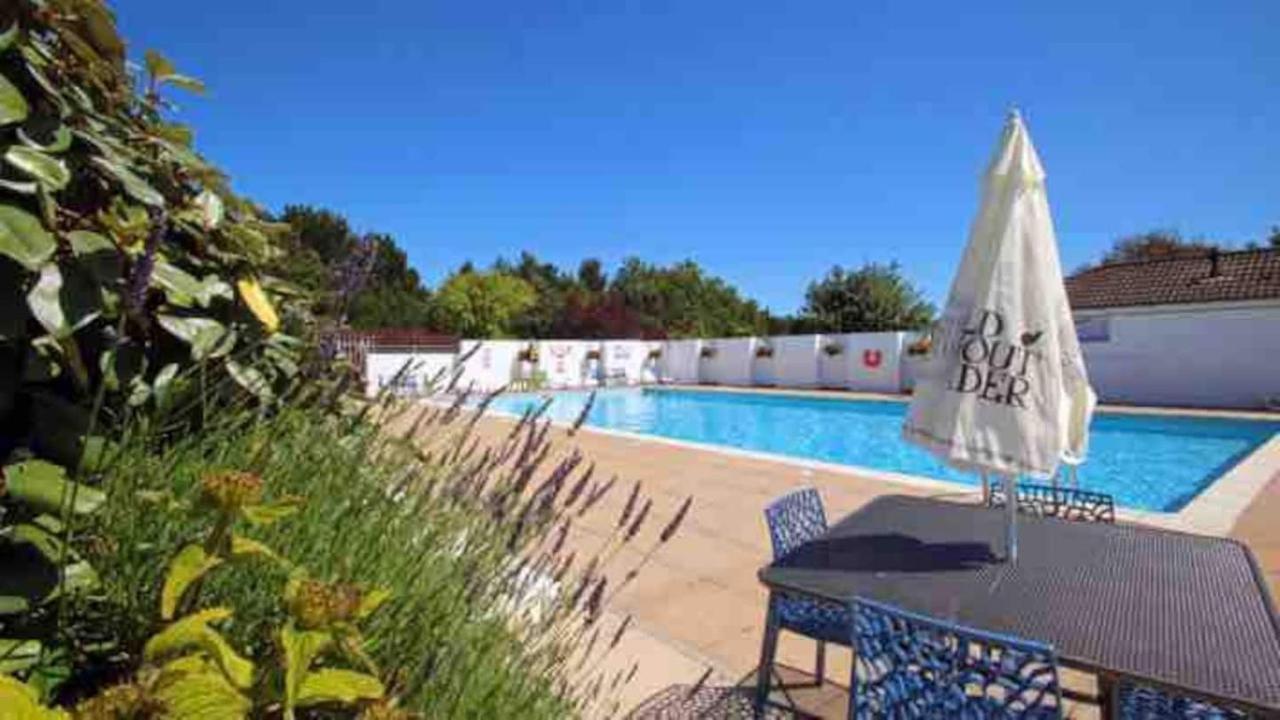 Heavenly Haven Hotel Lymington Ngoại thất bức ảnh